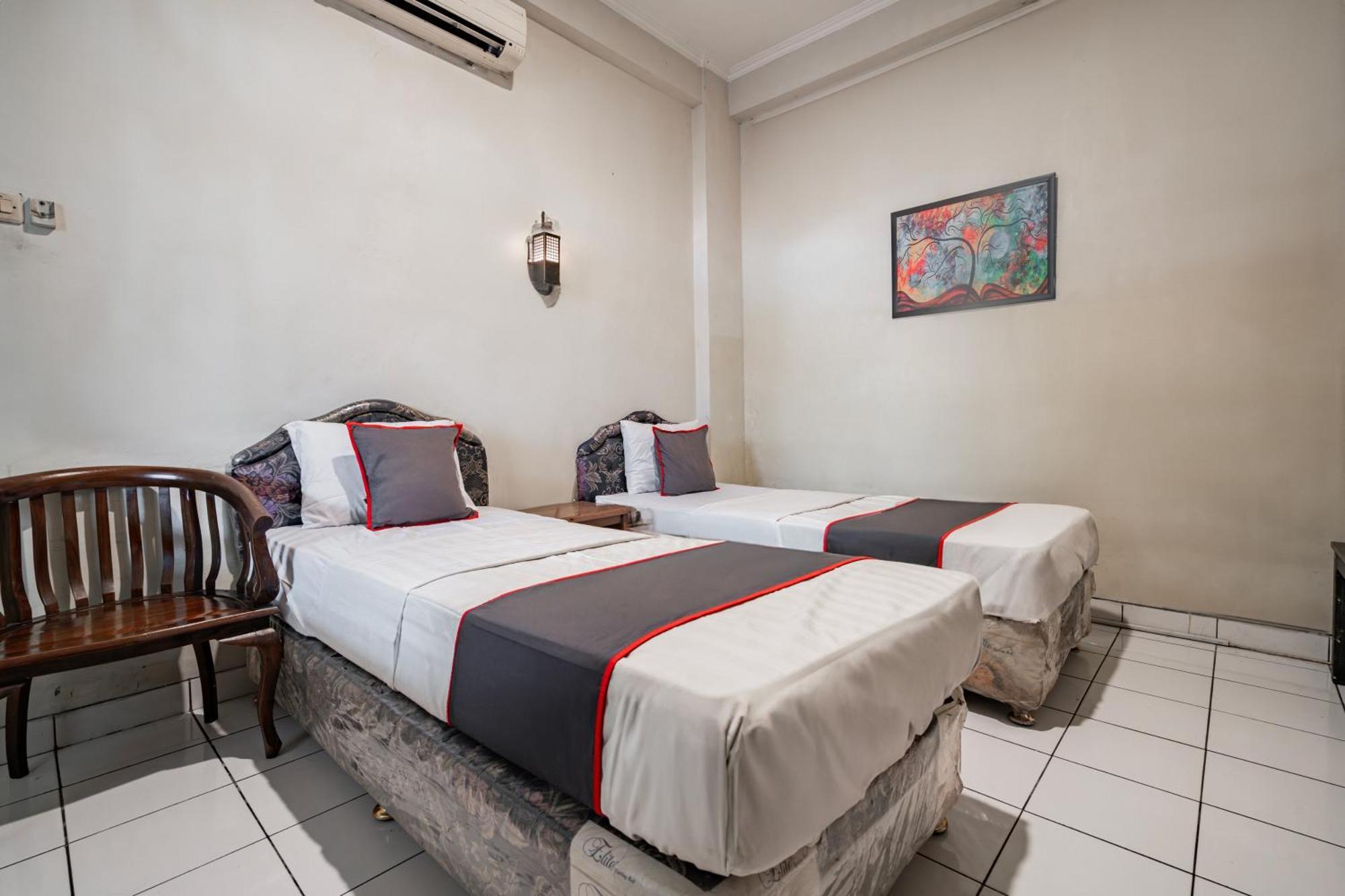 Collection O Hotel Sanira Бандунг Екстериор снимка