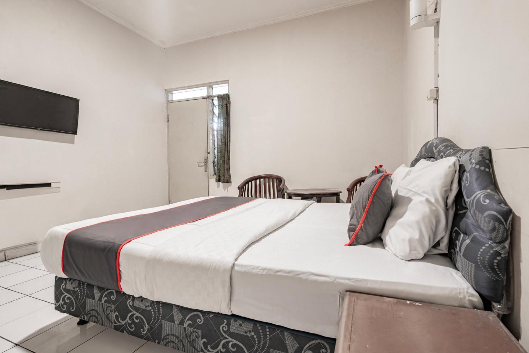 Collection O Hotel Sanira Бандунг Екстериор снимка