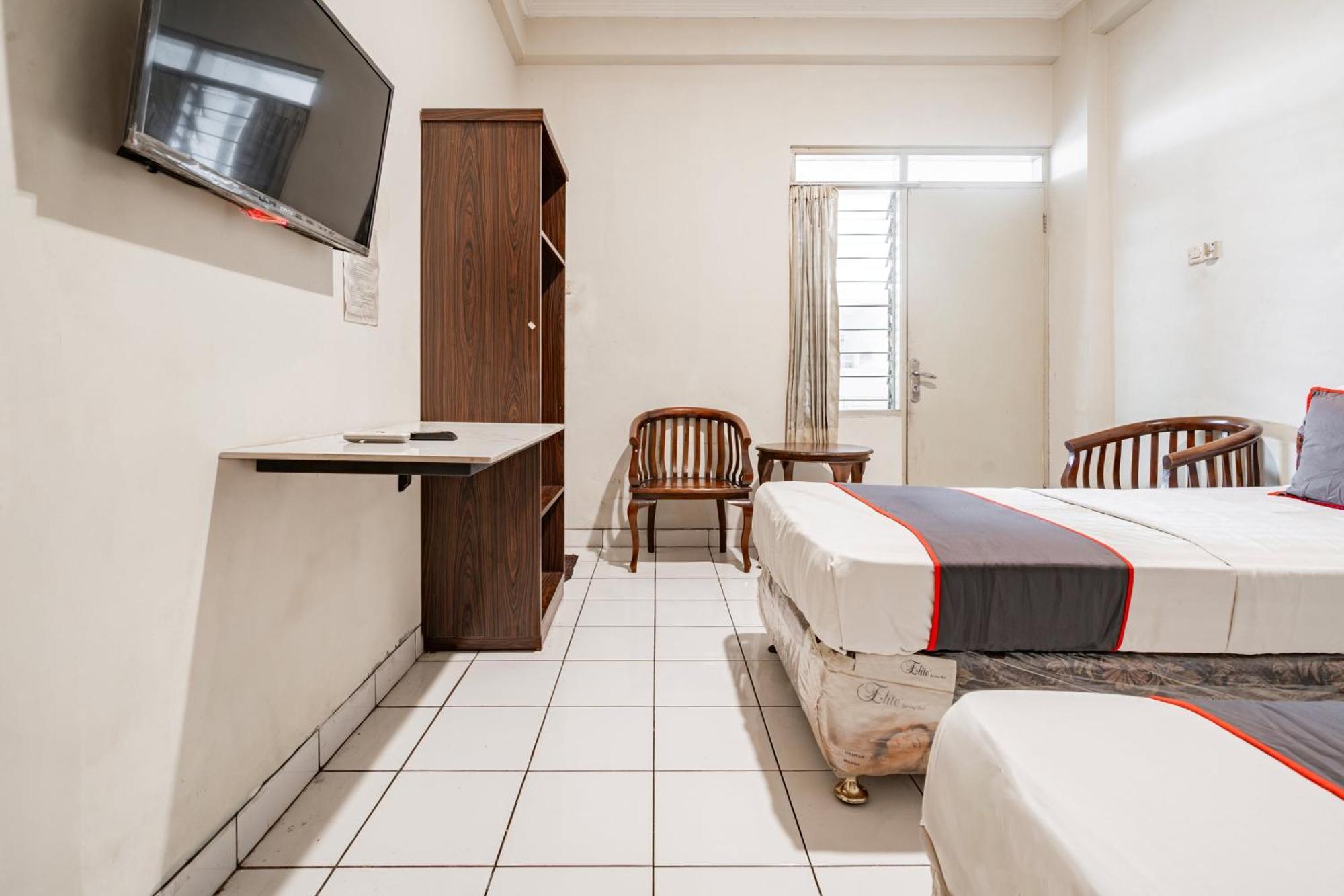 Collection O Hotel Sanira Бандунг Екстериор снимка