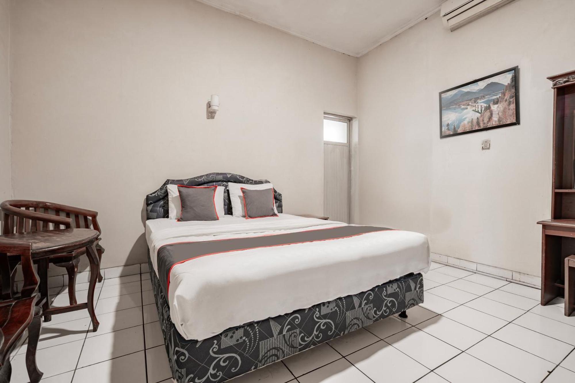 Collection O Hotel Sanira Бандунг Екстериор снимка