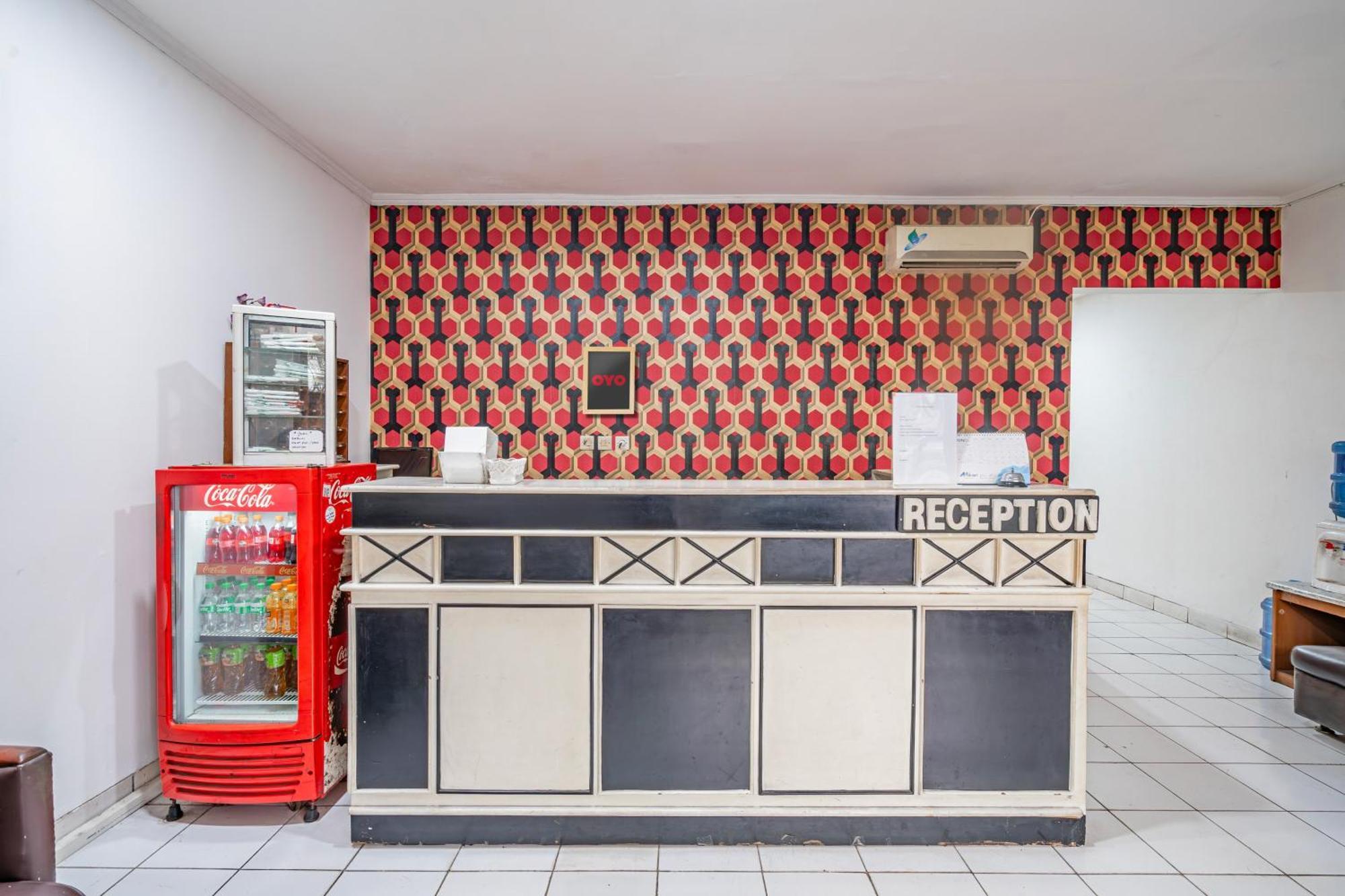 Collection O Hotel Sanira Бандунг Екстериор снимка