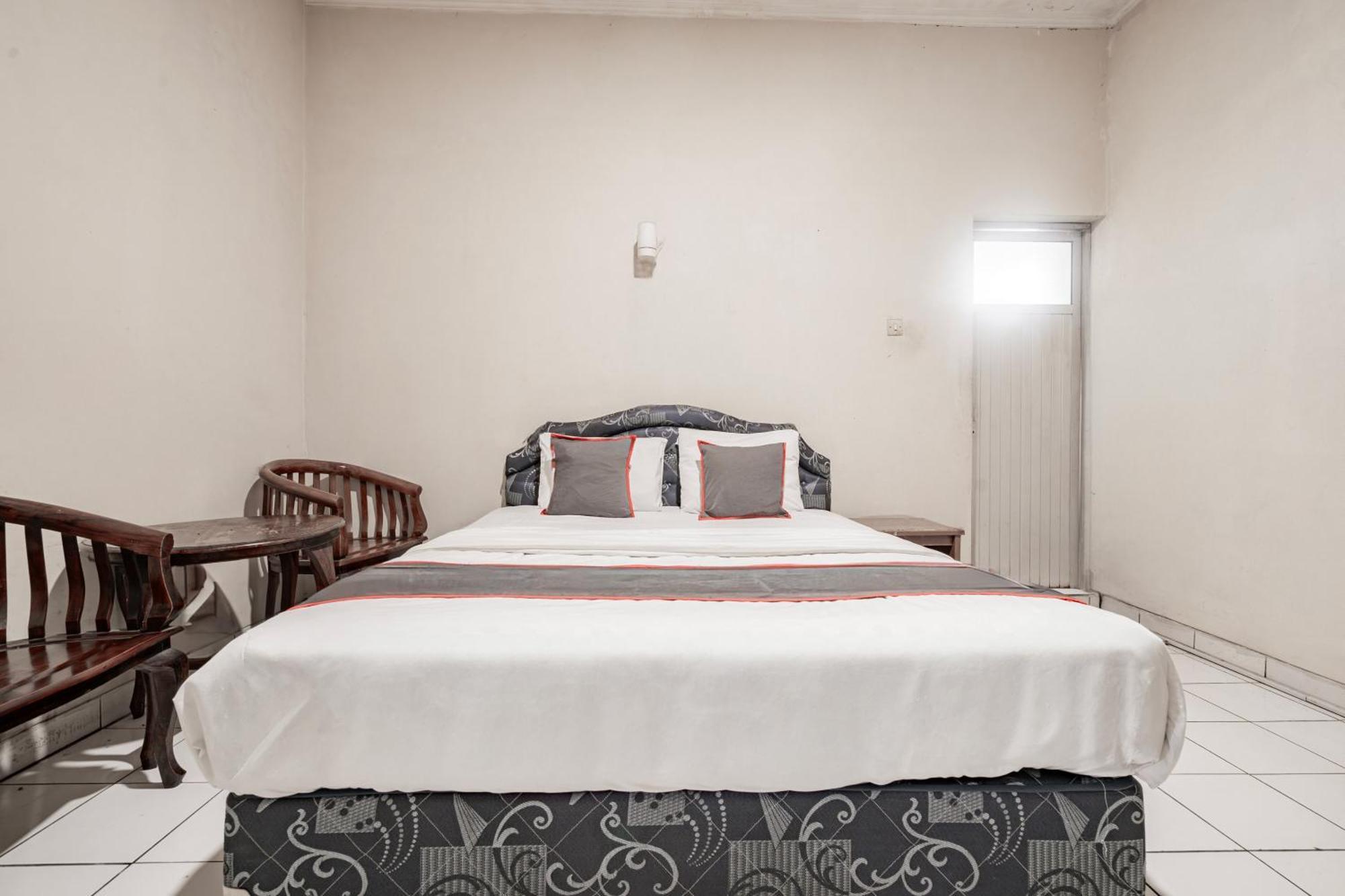Collection O Hotel Sanira Бандунг Екстериор снимка