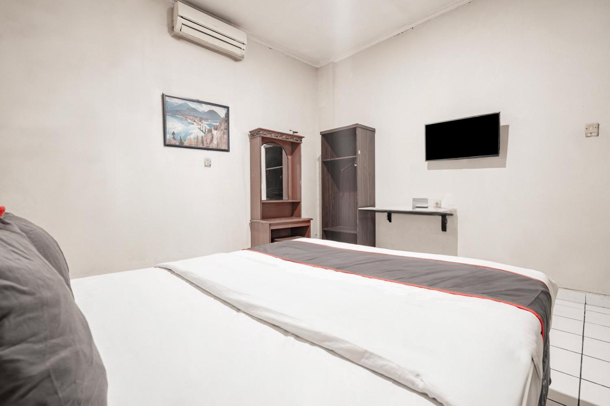 Collection O Hotel Sanira Бандунг Екстериор снимка
