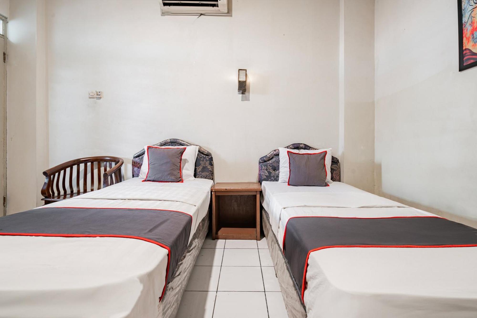 Collection O Hotel Sanira Бандунг Екстериор снимка