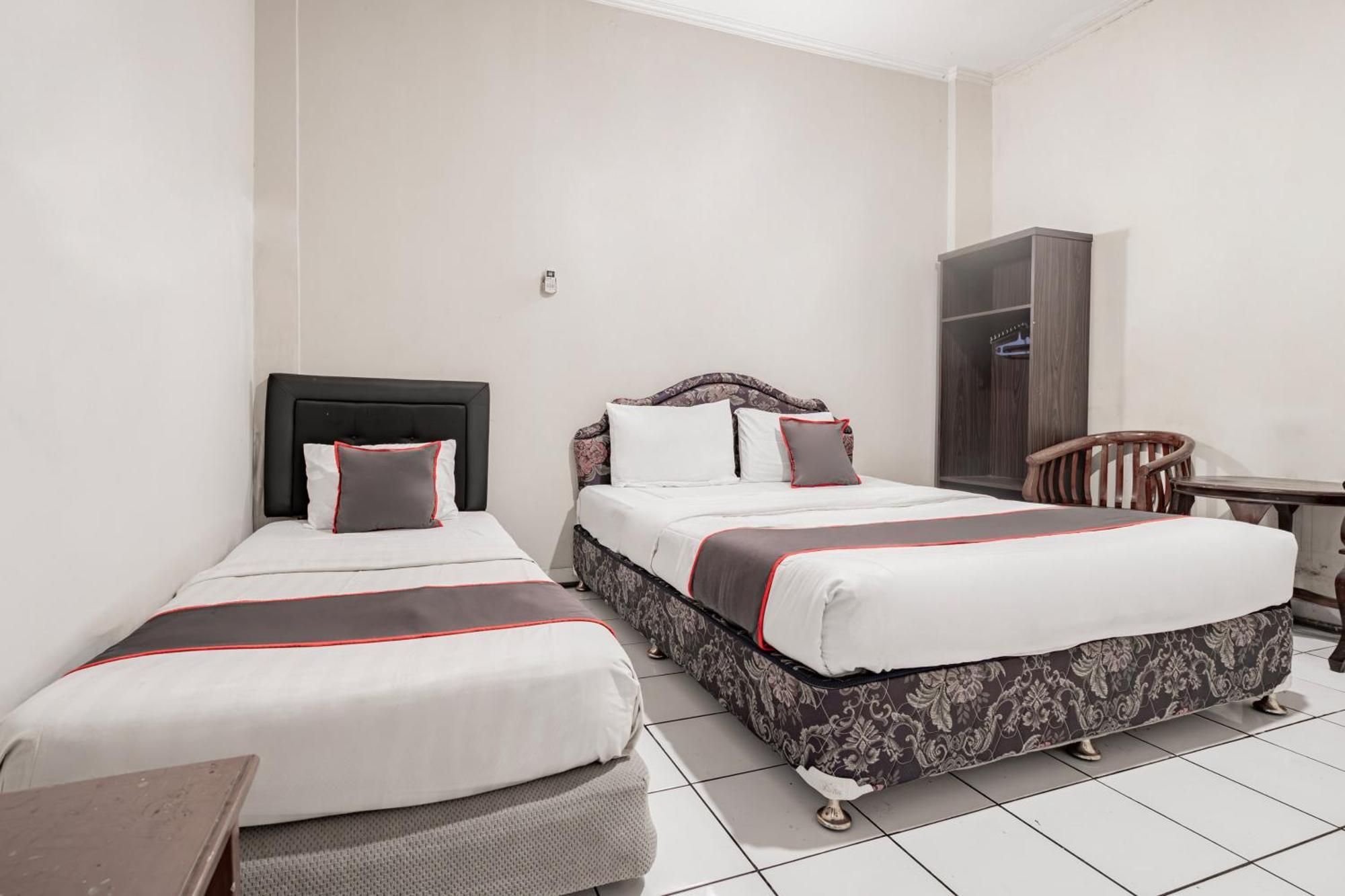 Collection O Hotel Sanira Бандунг Екстериор снимка