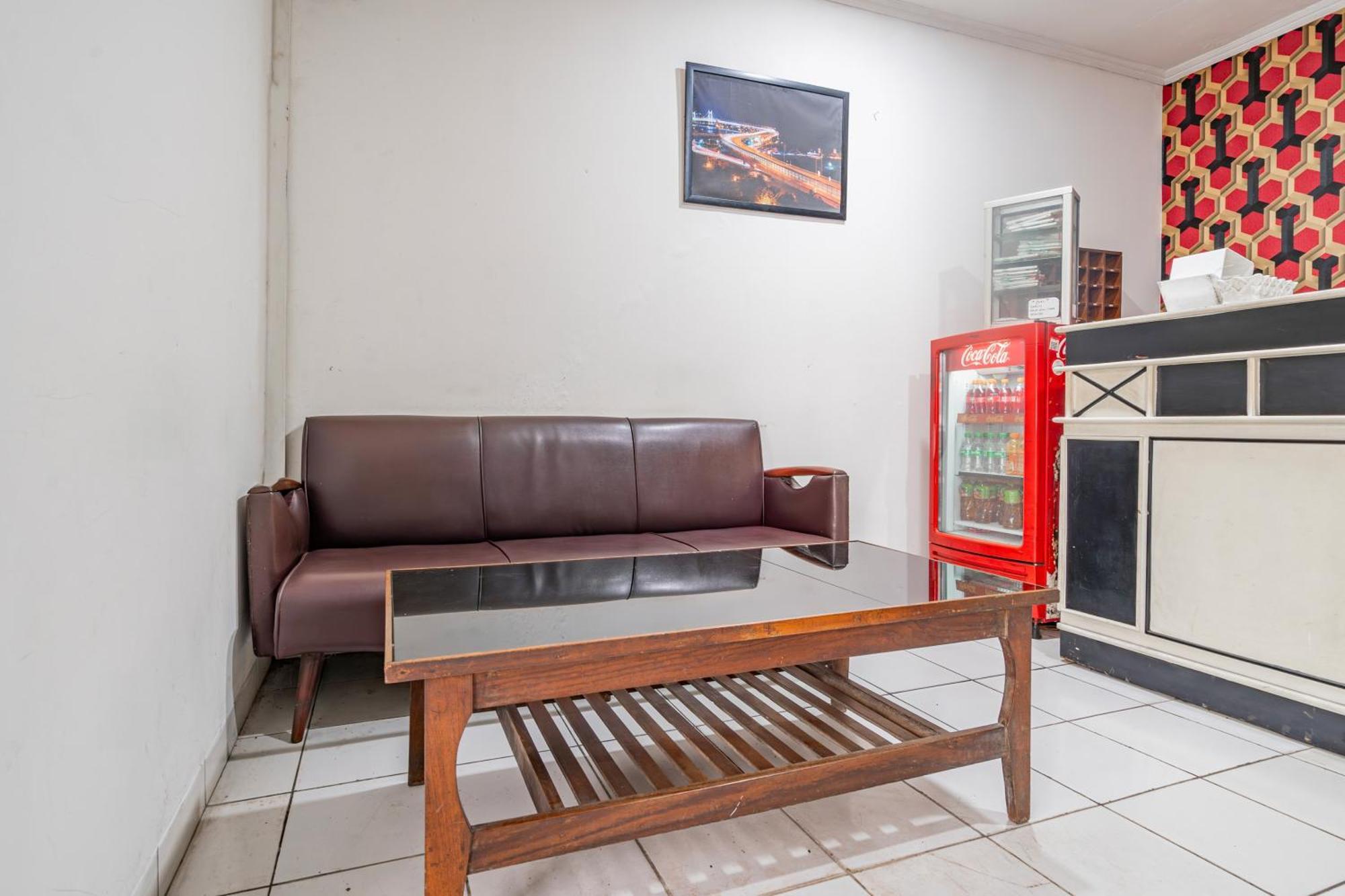 Collection O Hotel Sanira Бандунг Екстериор снимка